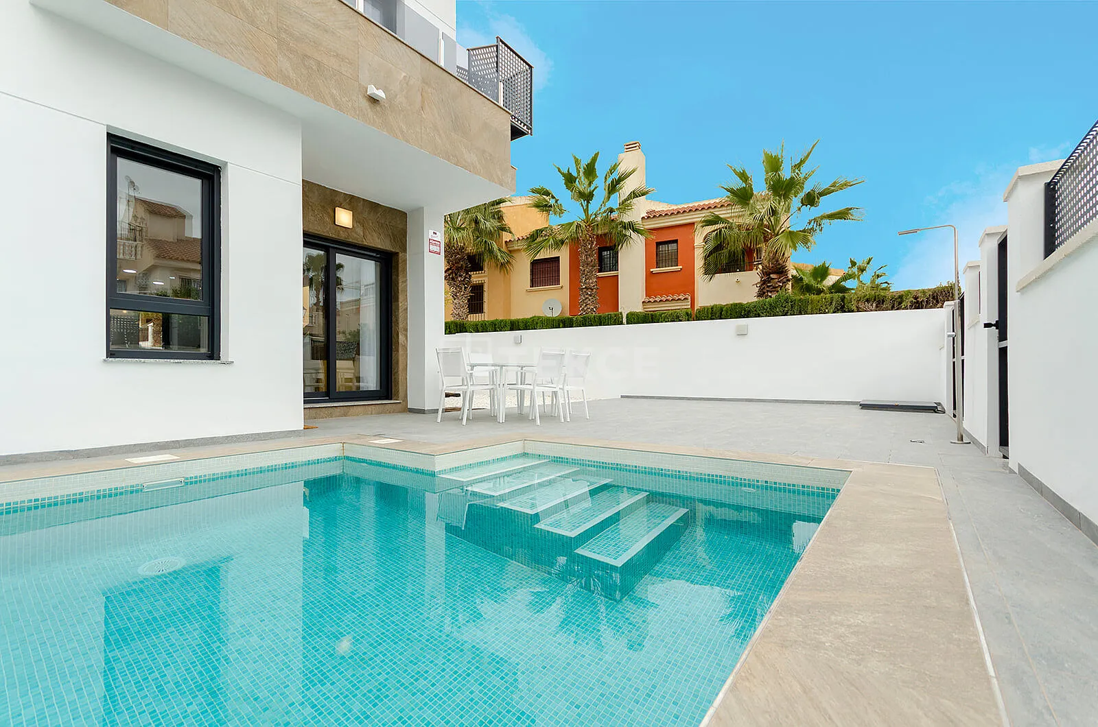 Ville Indipendenti con Piscine e Parcheggio a Torrevieja Alicante