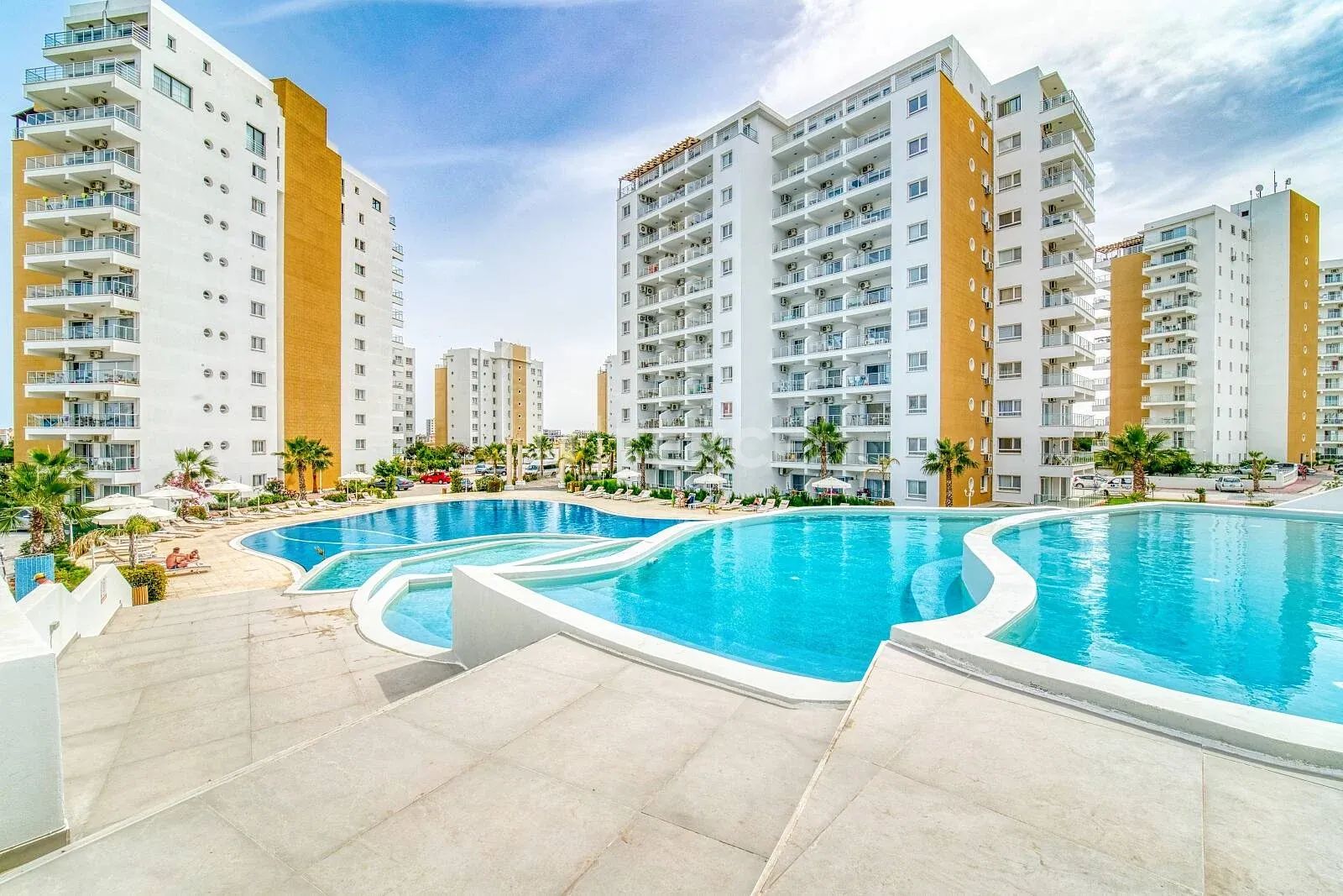 Long Beach İskele'de Kumlu Plajlara Yakın Daireler