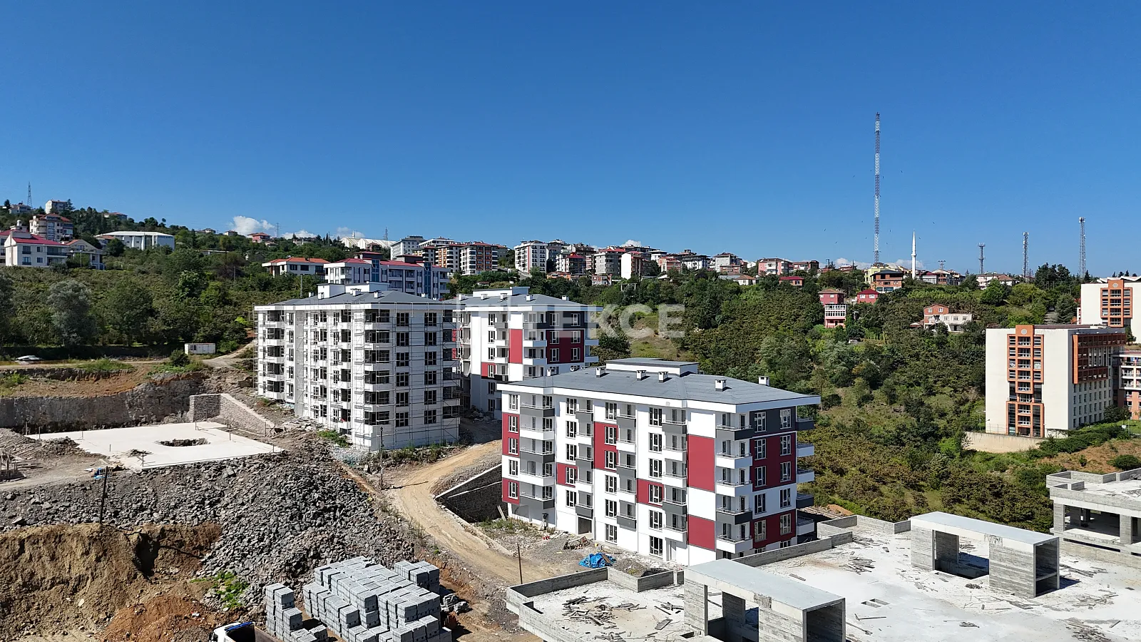 Investitionswohnungen in einem sich entwickelnden Gebiet in Trabzon Ortahisar