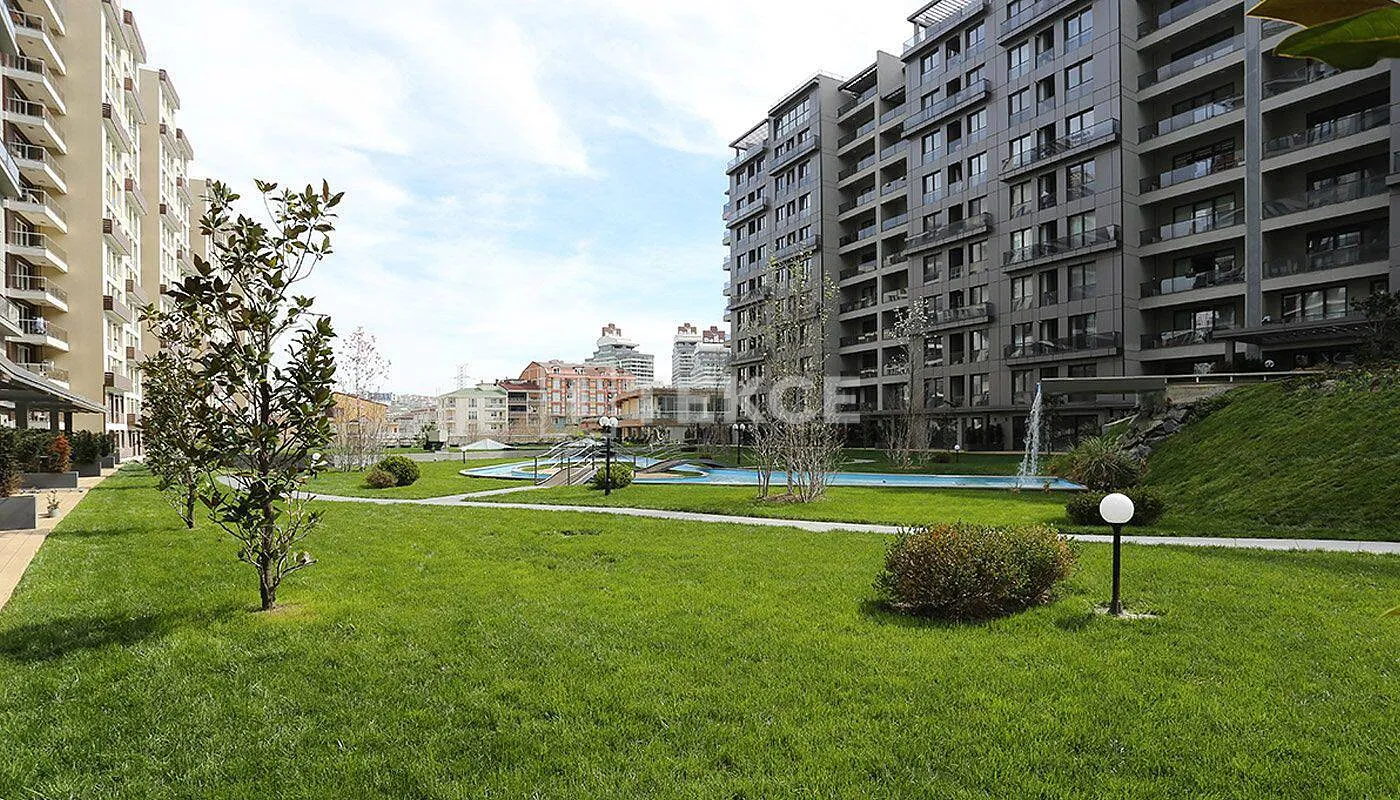 Appartamenti con Piscine Scoperte e Coperte a Istanbul Esenyurt