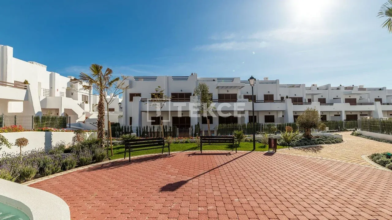 Almeria İspanya'da Bir Komplekste Daireler