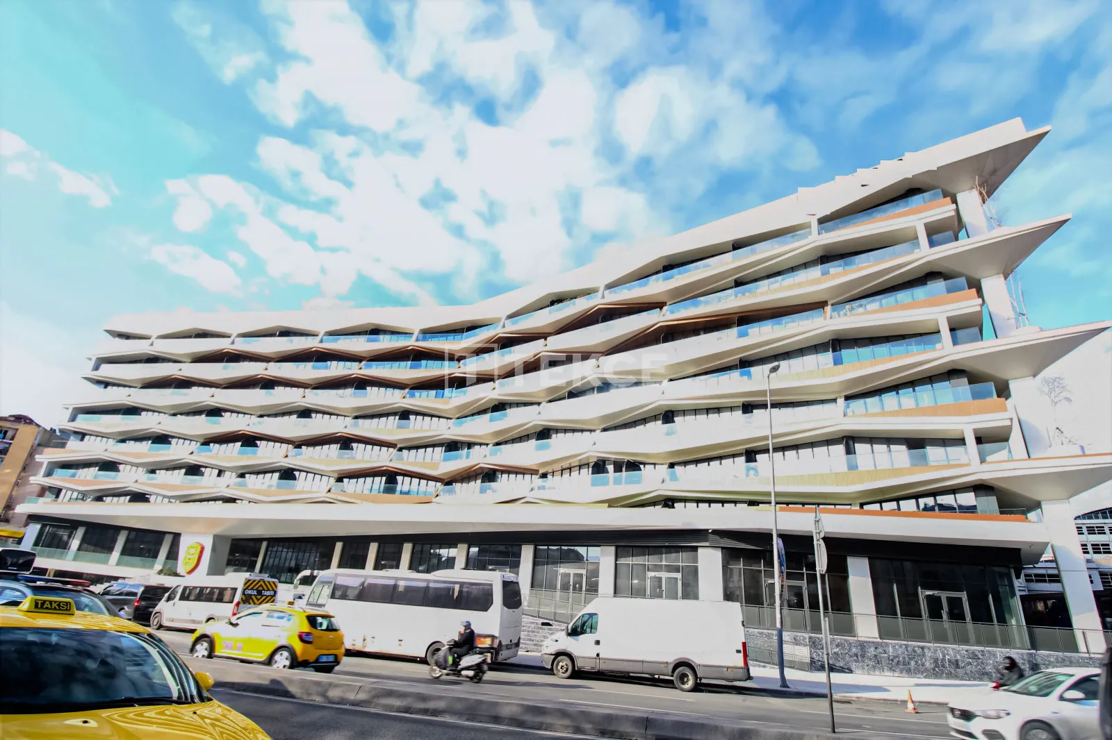 Apartamentos Prontos para Morar na Rua Principal em İstanbul Beyoğlu