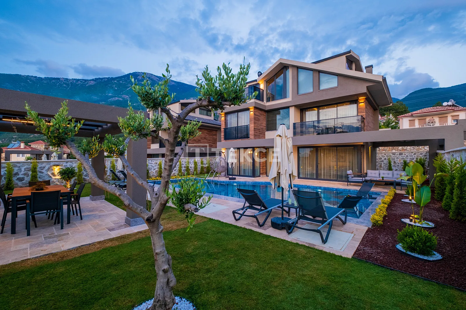 Vilas com Piscinas e Sauna em Fethiye