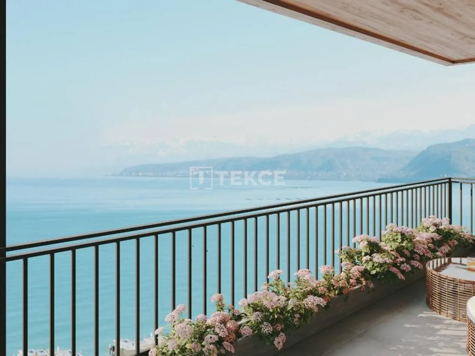 Trabzon Yalıncak'ta Teraslı Şık Apartmanlar