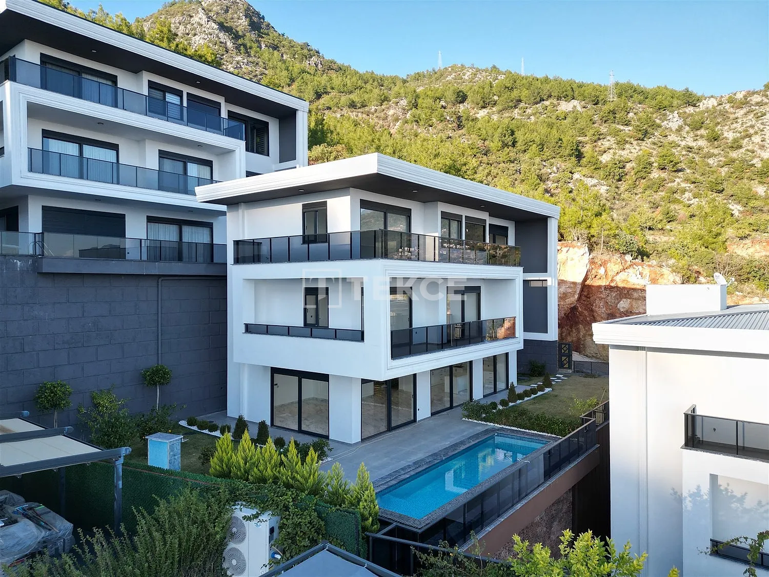 Villa Independiente Elegante con Vistas a la Ciudad y al Mar en Alanya
