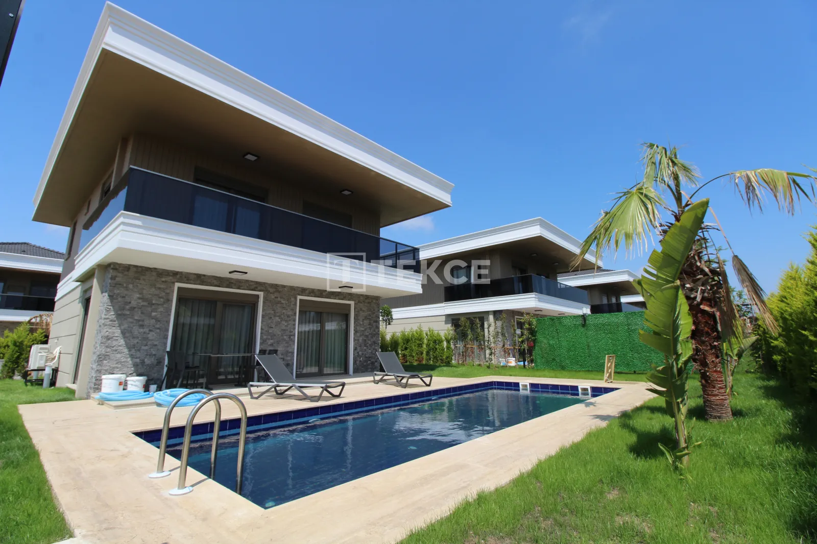 Maisons Duplex avec Piscines Privées dans un Complexe à Belek Antalya