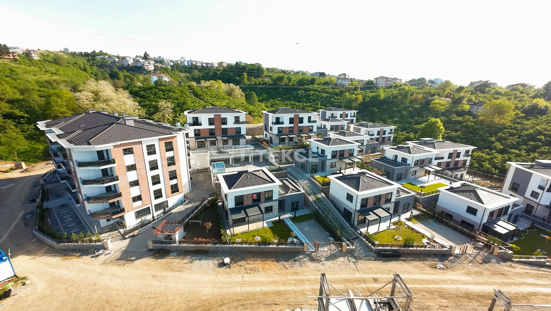 Case con Vista sul Mare Intrecciate con la Natura a Trabzon