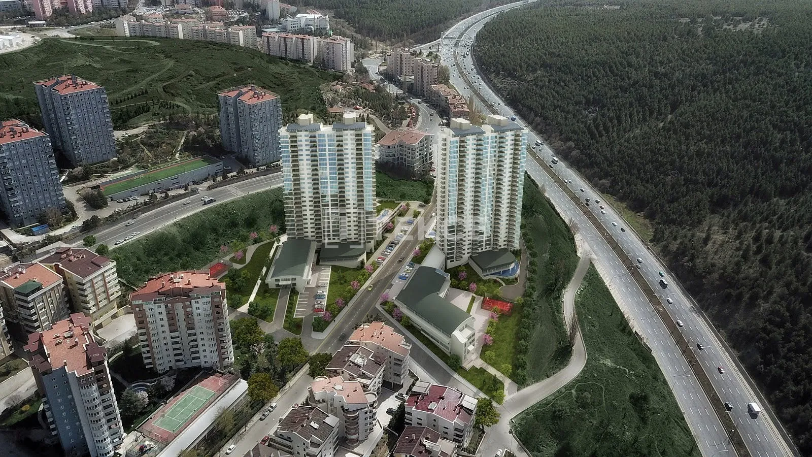 Ankara'da Şehir ve Orman Manzaralı Lüks Apartmanlar
