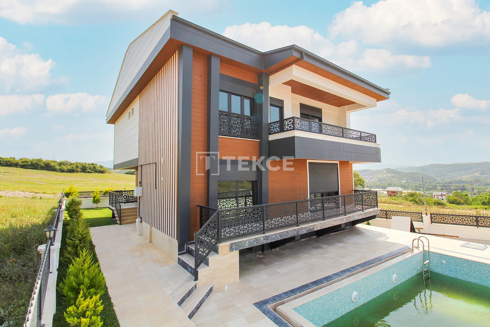Villa Triplex Indipendente con Piscina e Ascensore a Yalova Kadıköy
