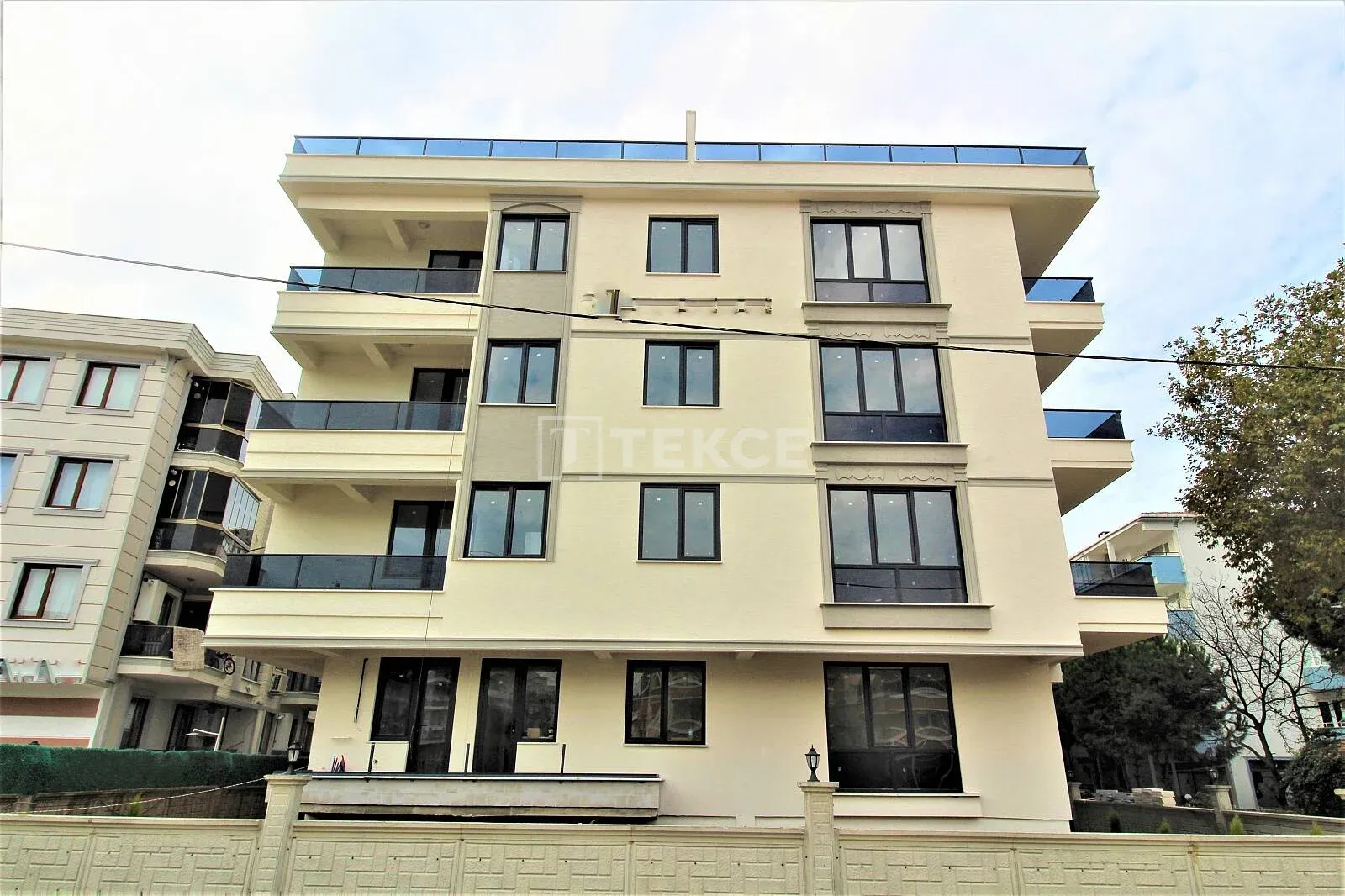 Deniz Manzaralı Doğa Manzarasına Sahip Apartmanlar Yalova Çınarcık Yakınında