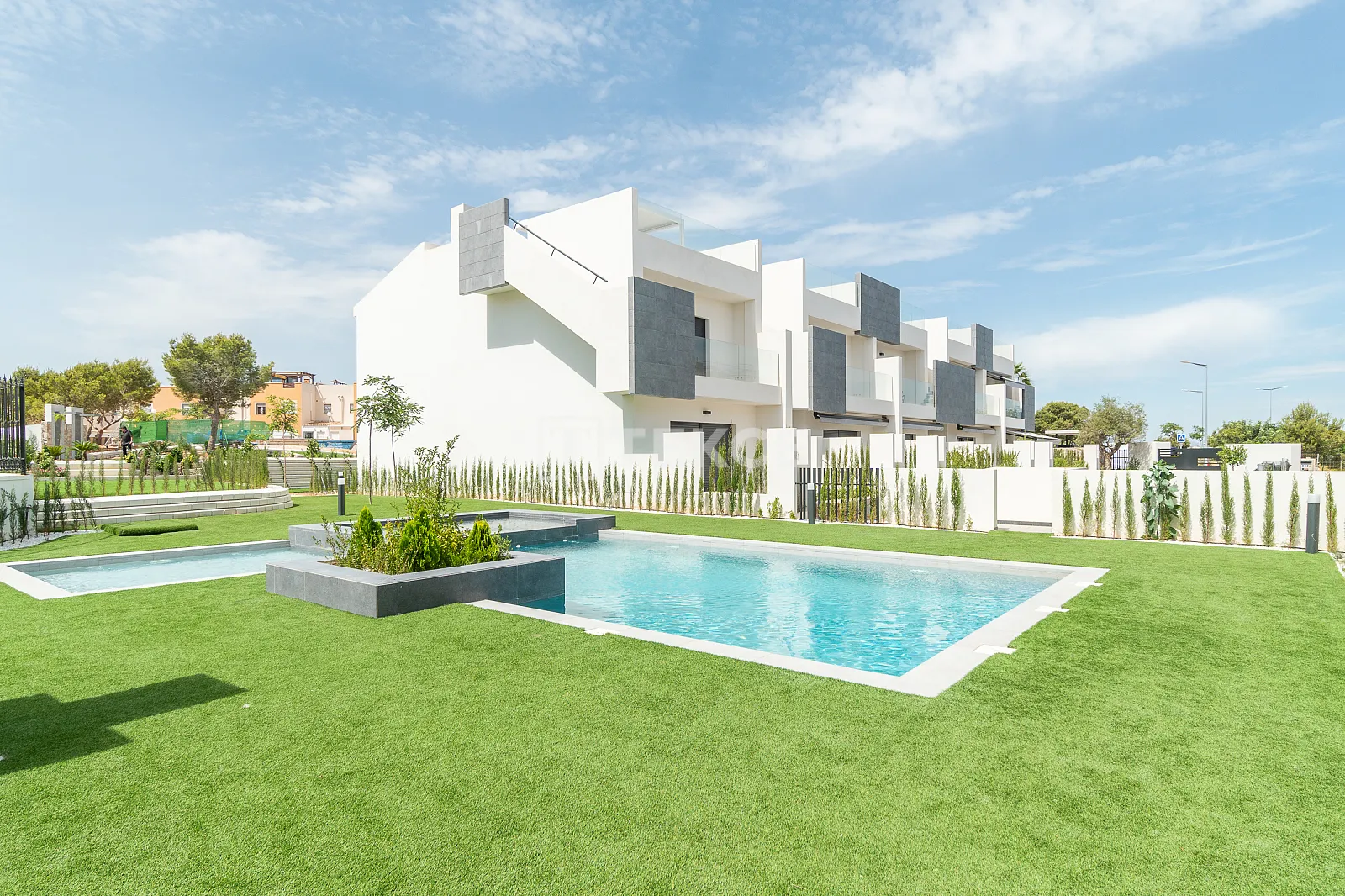 Los Altos Torrevieja'da Olanaklara Yakın Çağdaş Daireler