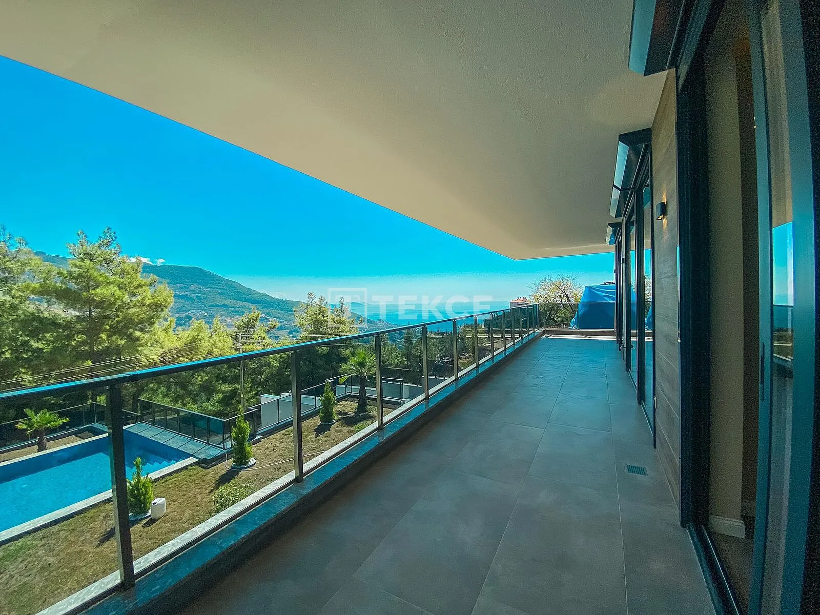 Villa de Diseño Elegante con Vistas a la Naturaleza en Alanya Tepe