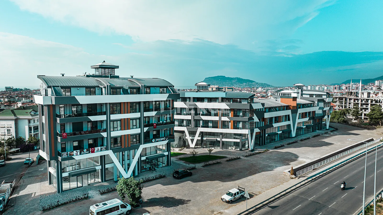Propriedades Comerciais em uma Estrada Arterial em Alanya Oba