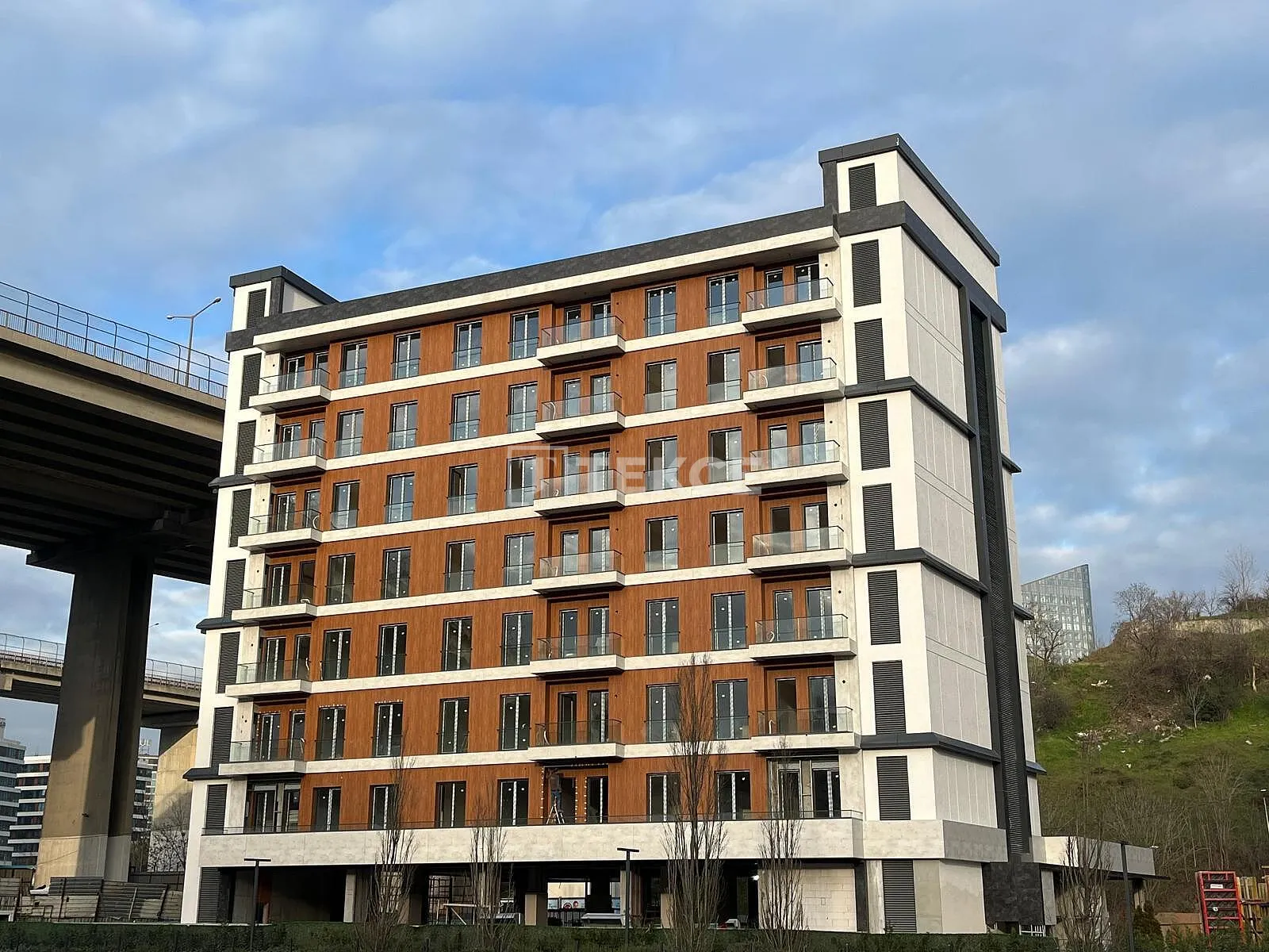 Imóvel com Vista para a Floresta em Complexo com Terraço em Istambul