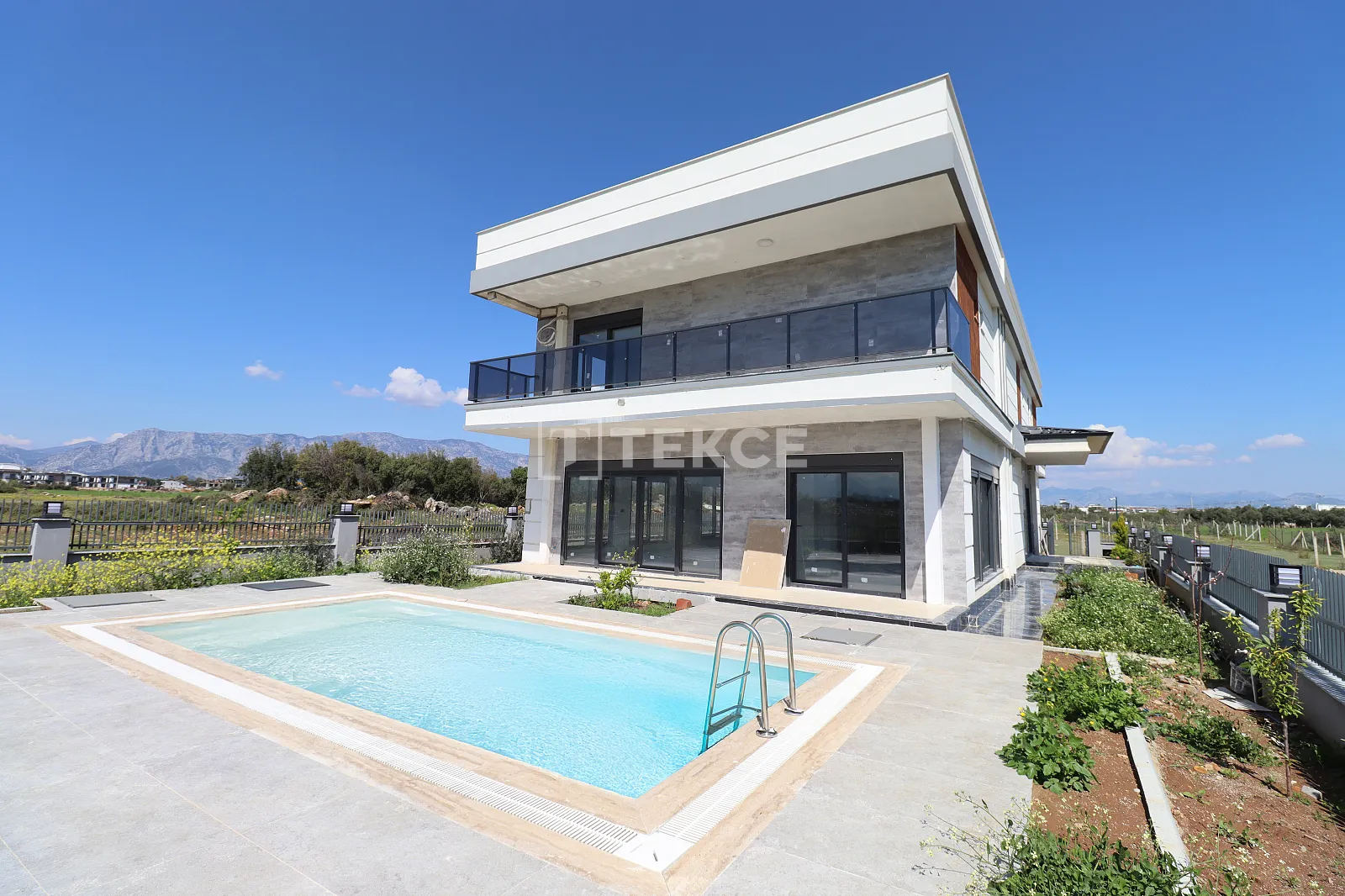 Casa con Sei Camere da Letto in Vendita ad Antalya con Sauna