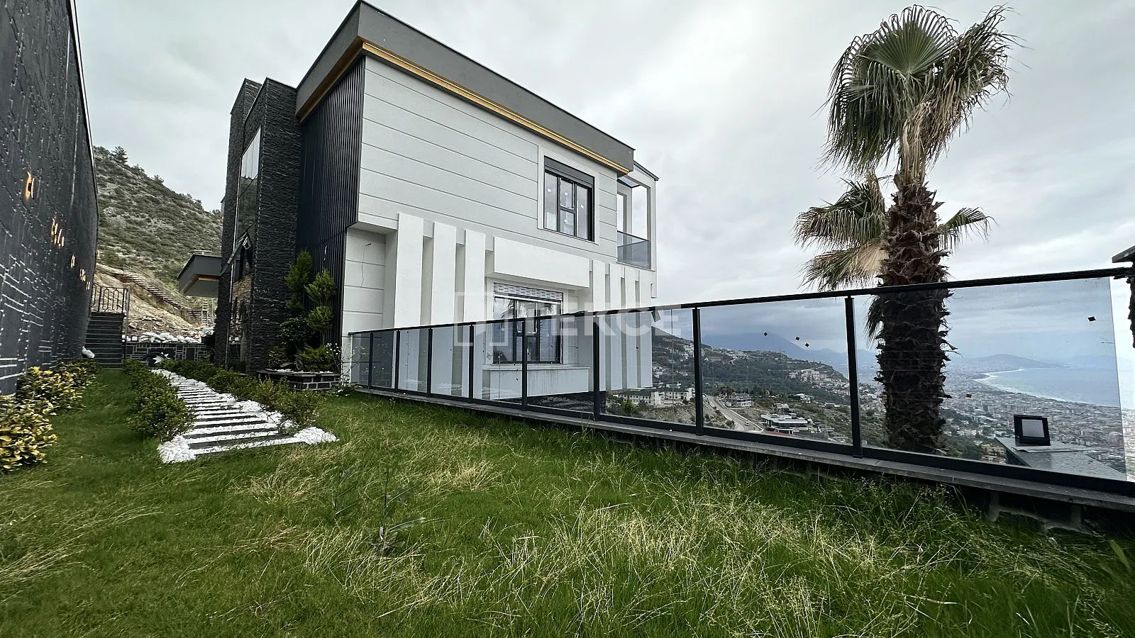 Alanya Tepe'de Hızla Gelişen Müstakil Villa