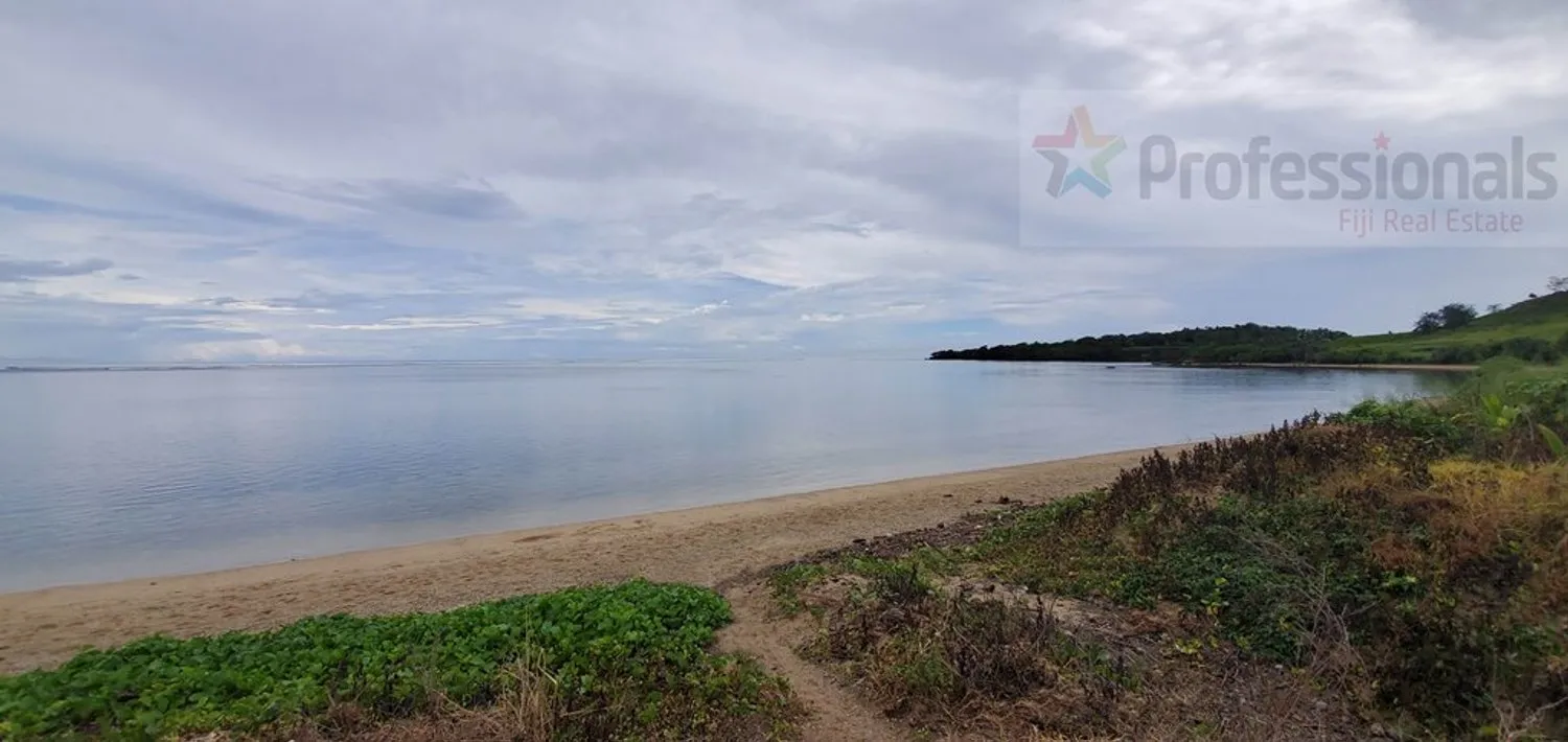 TERRENO RESIDENCIAL FRENTE AL MAR EN VENTA