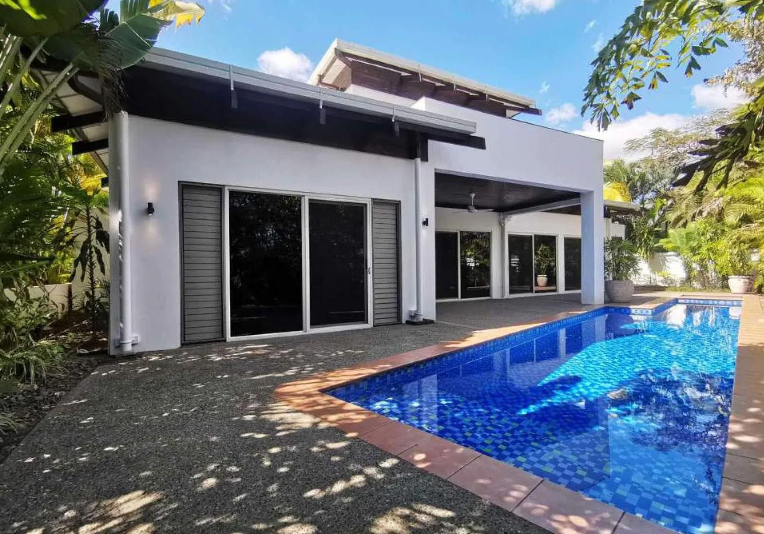 Casa di Lusso Moderna a Denarau, FIJI, Non Arredata, IN VENDITA con Piscina SEMI-COPERTA!