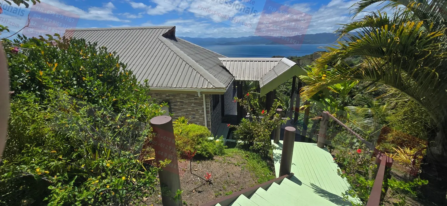 🌺 Duplex Tropical sulla Collina con Vista sulla Baia di Savusavu – Paradiso in Piena Proprietà 🌺