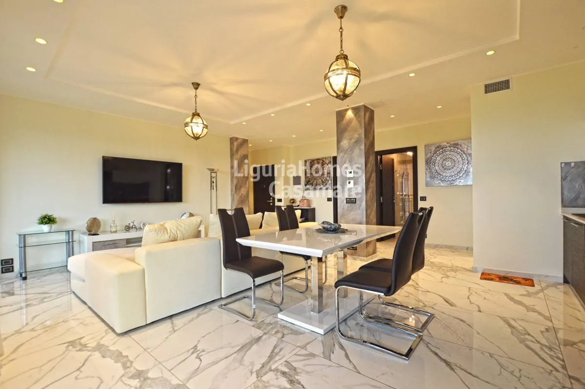 Bordighera, Luxury renovated 2 bedroom apartment for sale with terrace and sea view.