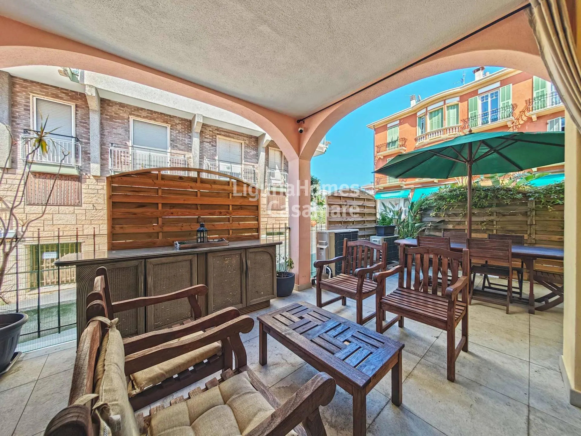 Central and spacious apartment with terrace for sale in Bordighera.