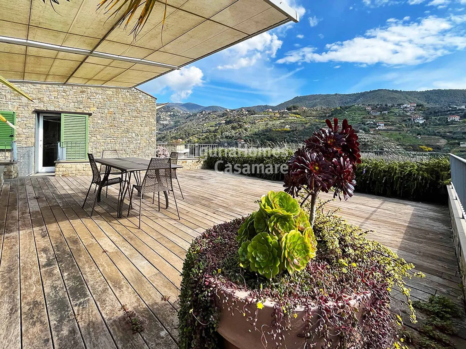 Penthouse exclusif dans un complexe résidentiel contemporain à vendre à Vallebona.