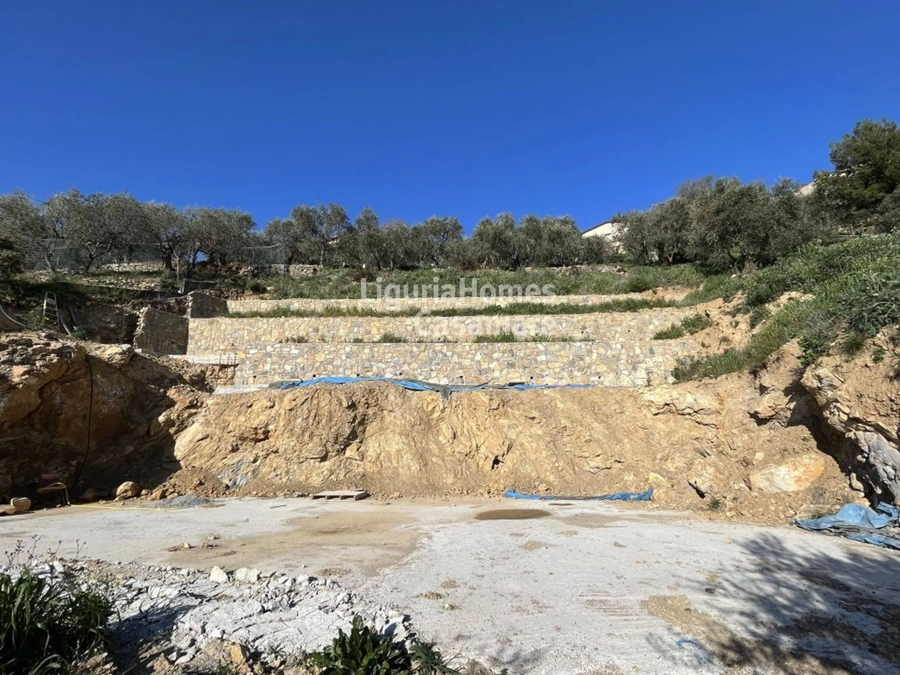 Grundstück zum Verkauf in Imperia, zum Bau einer unabhängigen Villa mit herrlichem Meerblick.