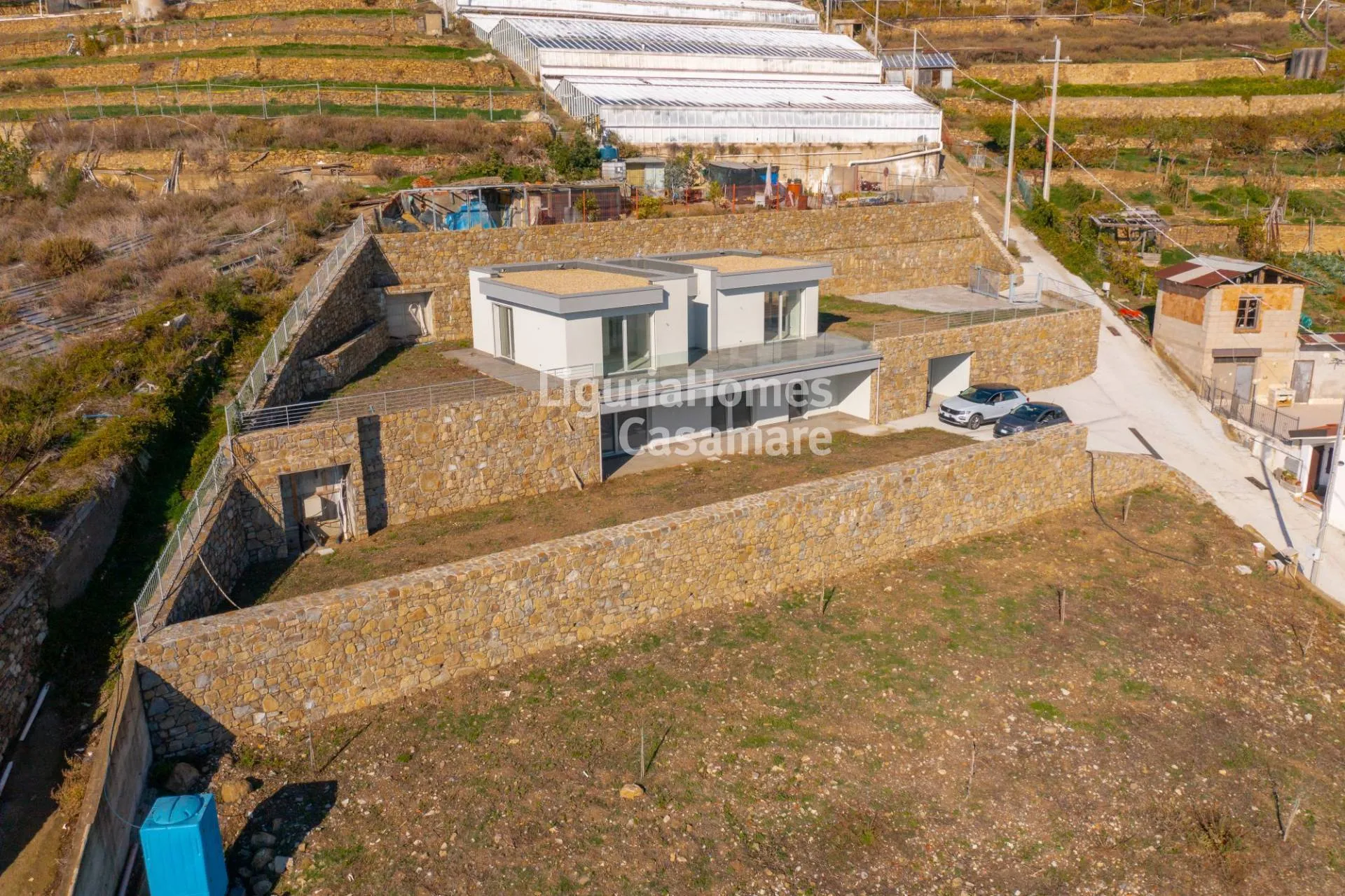 Santo Stefano al mare'de muhteşem deniz manzaralı modern satılık villa.