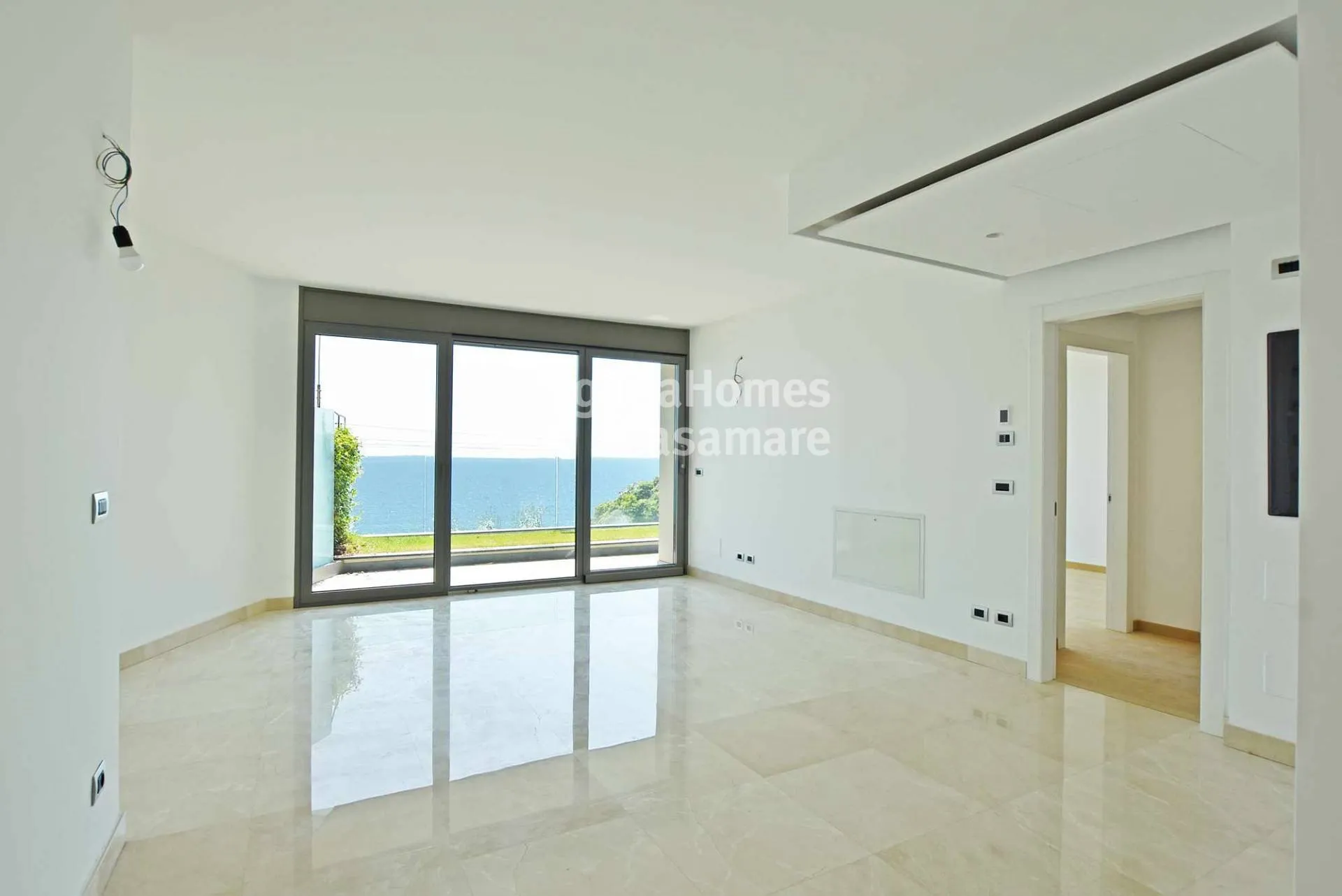 Siamo lieti di presentarvi l'ultimo appartamento con una camera da letto disponibile in vendita a VISTAMAR, un complesso residenziale di nuova costruzione composto da 25 appartamenti di lusso fronte mare a San Remo, Liguria.