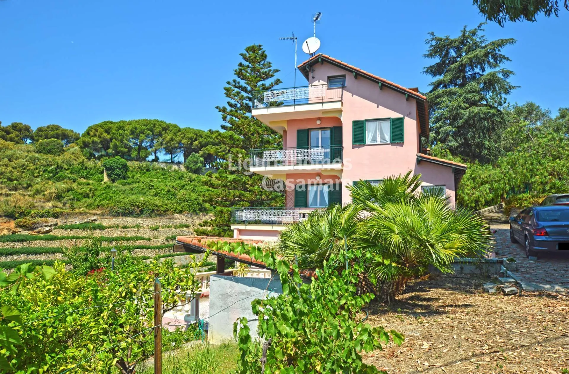 Bordighera large 4 stories-Villa for sale with dependance, outstanding sea view and lush garden.
