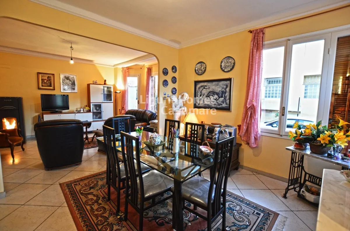 Central villa for sale in Bordighera.
