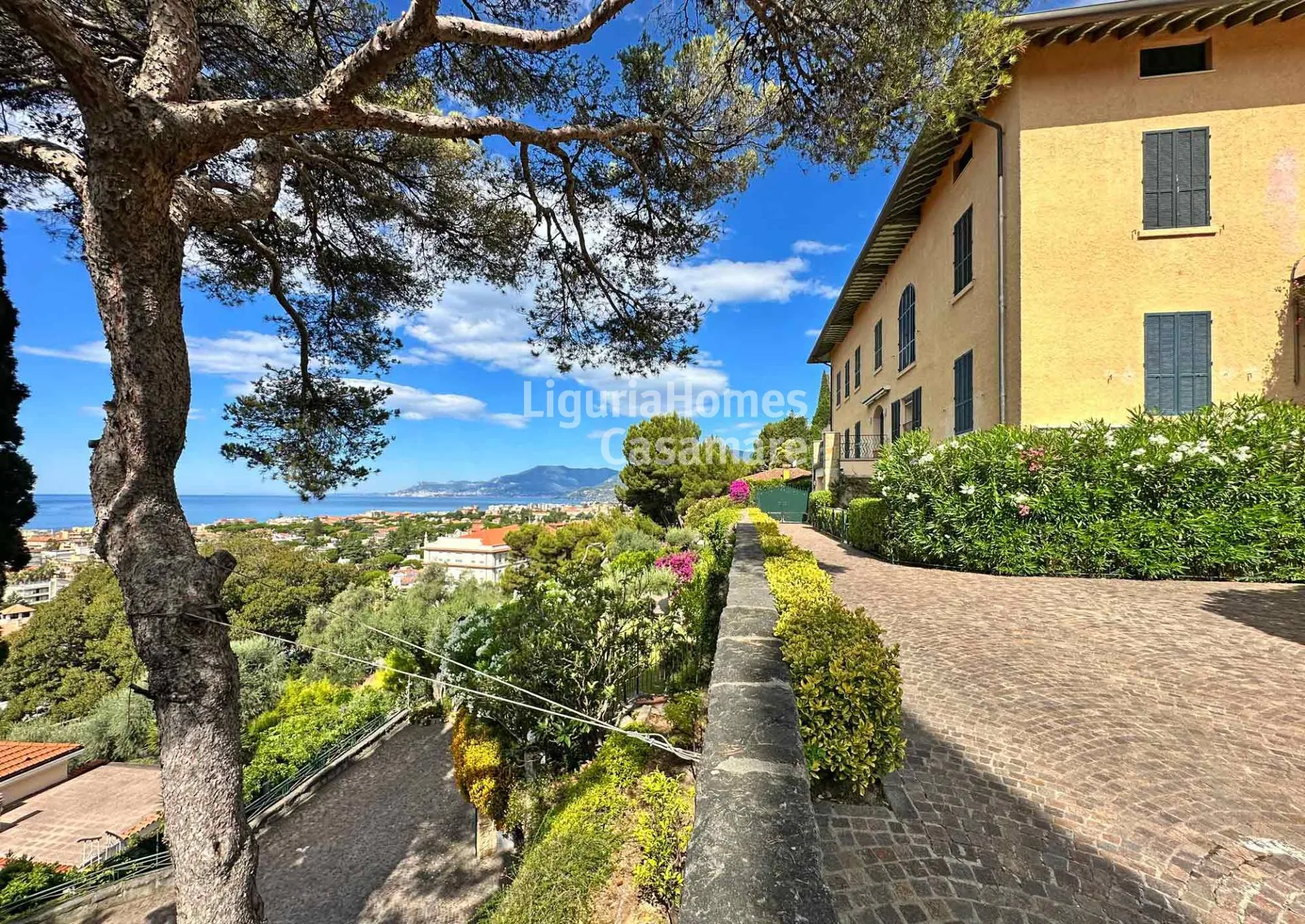 Luxury Apartment for Sale in Bordighera in historic Villa Monteverde.