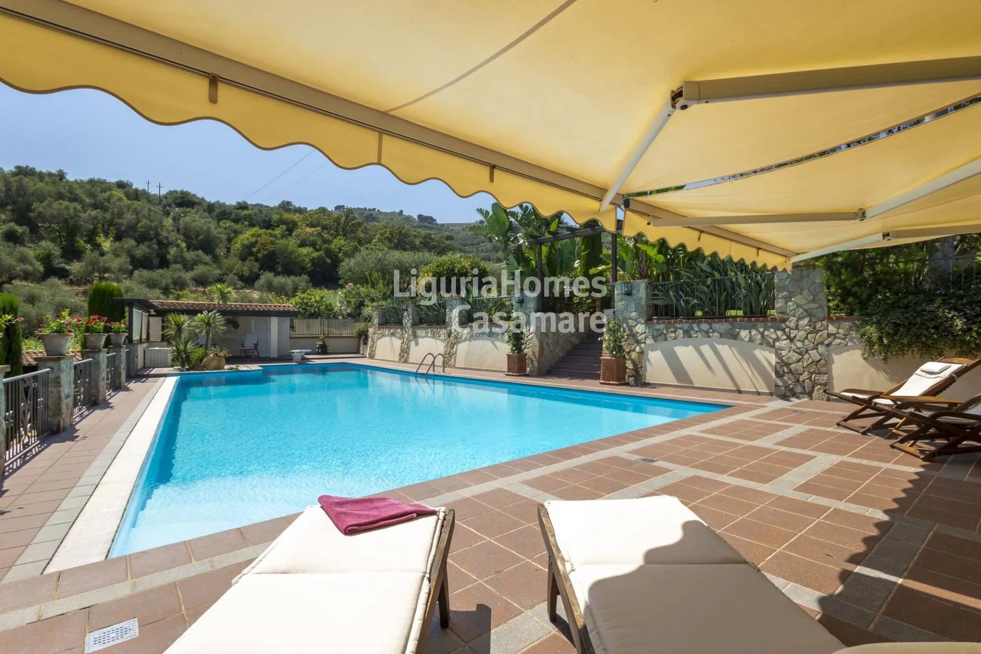 Villa espetacular com piscina e jardim encantador à venda em Imperia, Ligúria.