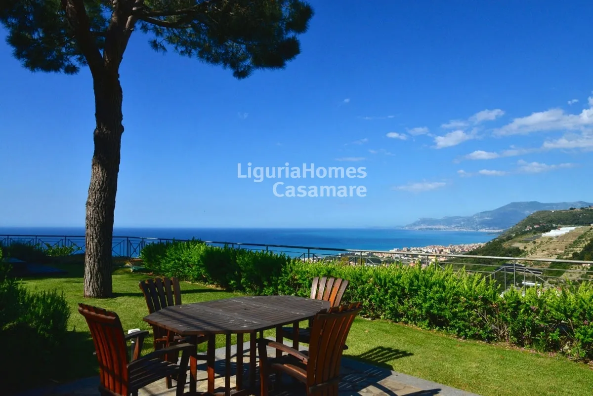 Prestigious villa for sale with dependance in Bordighera.