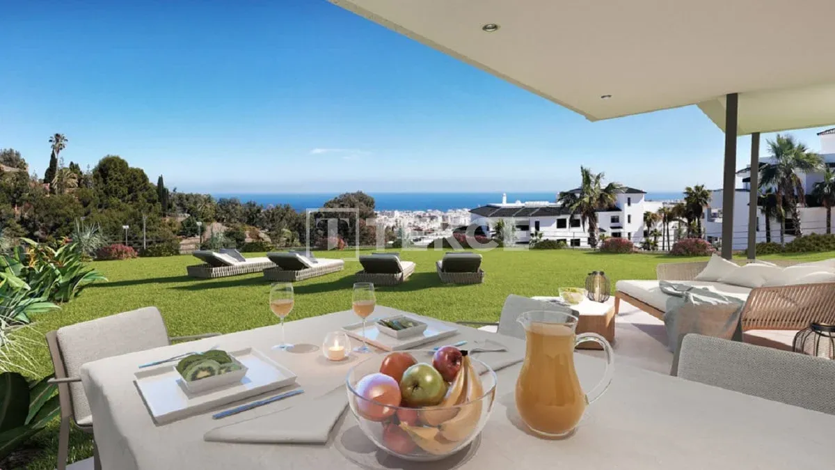Estepona'da Ekolojik Tasarımlı Geniş Daireler