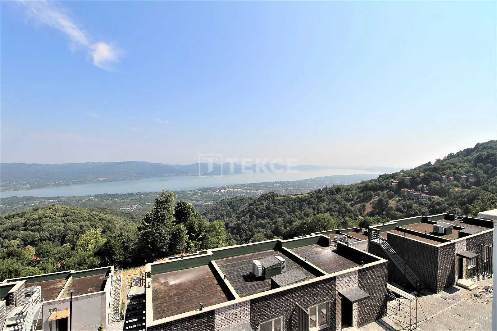 Case in vendita a Sakarya Sapanca con Giardini e Terrazze