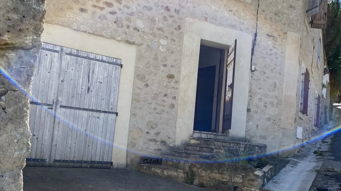 Magalas'ta 2 Yatak Odalı Ev