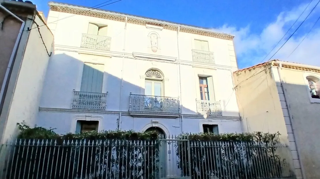 Casa de 7 Quartos em Saint Genies De Fontedit