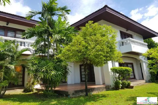 Lakeside Villa II - Casa Grande de Dos Plantas en Gran Lote Tropical Exuberante en Bang Na