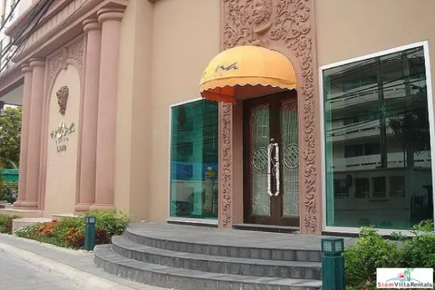 Mona Suite - Cobertura Grande de Dois Quartos para Alugar em Sukhumvit 31