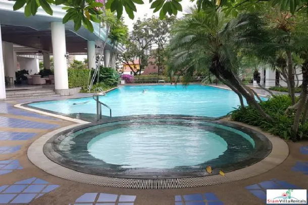 Saichon Mansion - Vistas para o Rio e Piscina desta Cobertura de Três Quartos em Krung Thonburi