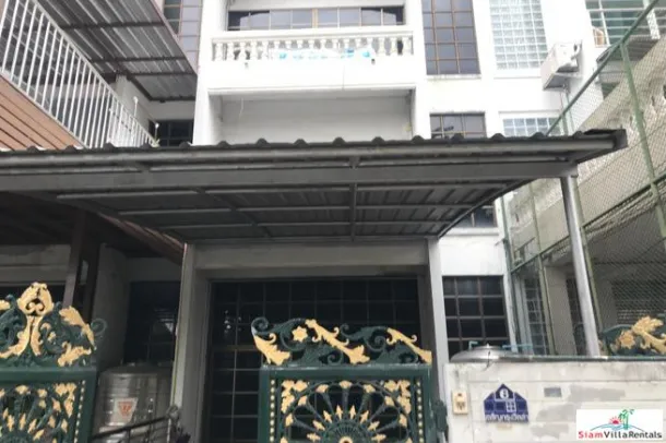 Charoen Krung Villa - Casa de Tres Pisos en Alquiler en Saphan Taksin