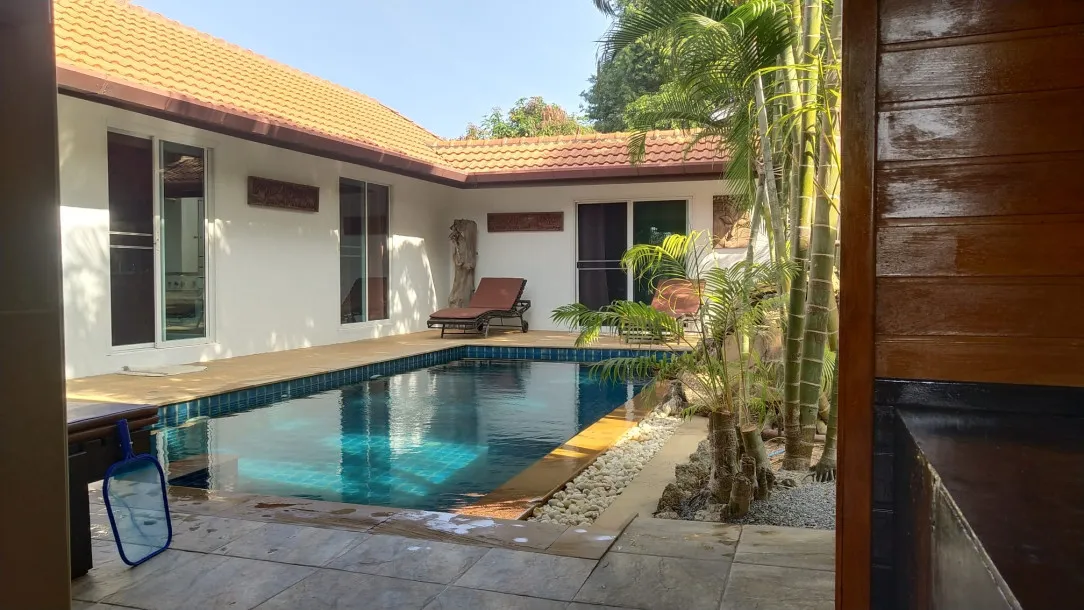 Casa Luminosa y Alegre de Tres Dormitorios con Piscina Privada en Rawai