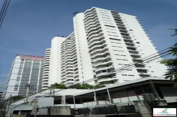 Grand Ville House 2 - Condo Extra Large Trois Chambres à Louer à seulement 560 Mètres de BTS Asok