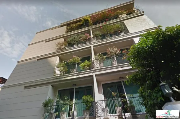 Phloen Chit BTS'e Kolay Erişimli Yeni Modern Üç Yatak Odalı Daire