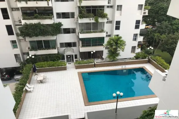 Siam Penthouse 2 - Vistas a la piscina desde este condominio de tres dormitorios en alquiler en Lumphini