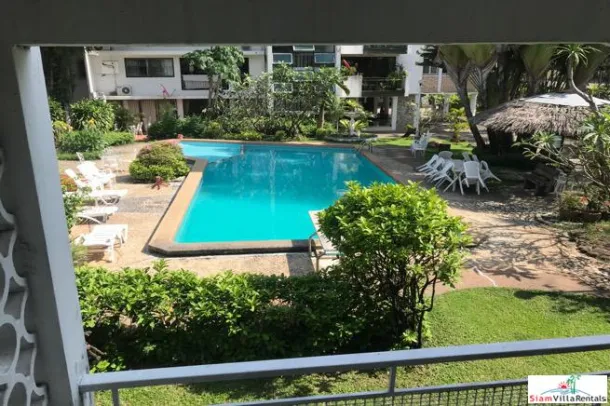 Thada Court - Maison de ville à deux étages avec grande piscine commune et jardins tropicaux à louer à Sathorn
