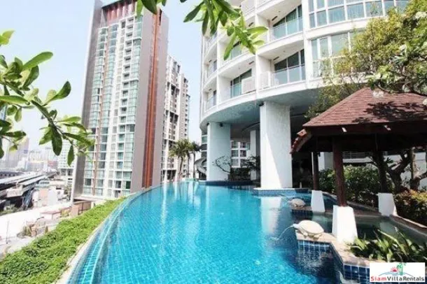 Sky Walk Residences - Grand Deux Chambres au 30ème Étage avec de Nombreuses Commodités à Phra Khanong