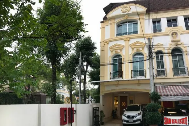 Baan Klang Krung Grande Vienna Rama 3 - Sicheres dreistöckiges Stadthaus mit drei Schlafzimmern in der Nähe von Rama 3, Bangkok