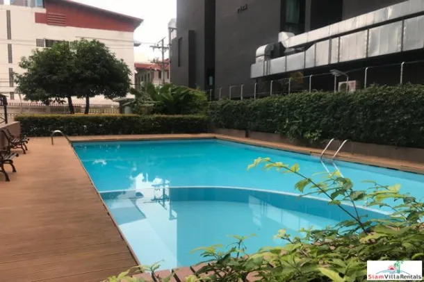 Rishi Court - Apartamento Espaçoso de 3 Quartos e 3 Banheiros em Localização Conveniente Entre Asoke e Nana BTS
